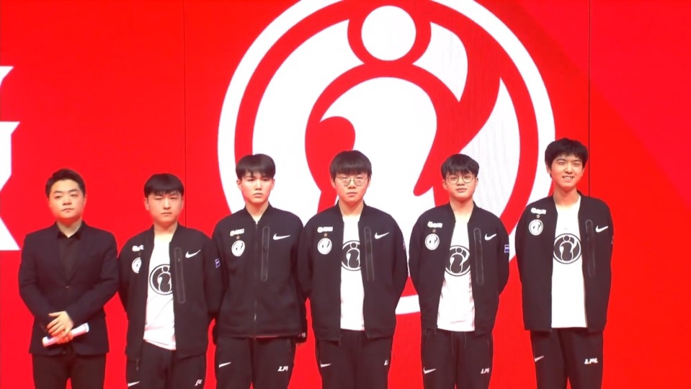 后程凭借犀 后程凭借犀